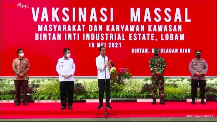 Presiden Meninjau Vaksinasi Covid-19 di PT. Bintan Inti Industrial Estate-Kab. Bintan-19 Mei 2021