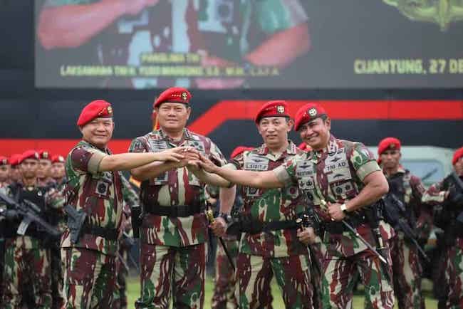 Kasad Sematkan Brevet Baret Dan Sangkur Komando Kopassus Kepada